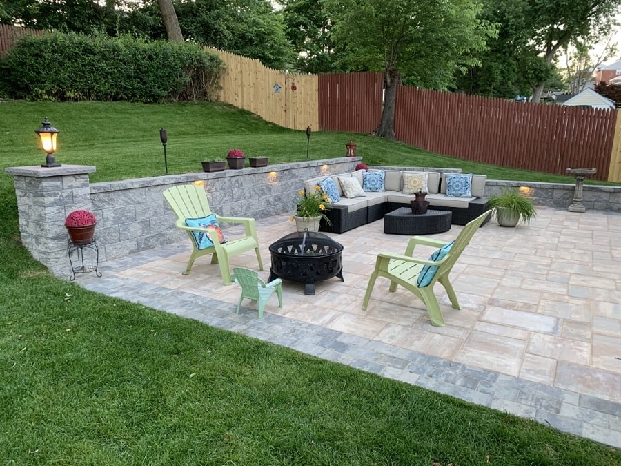 Paver patio with seating wall and fire pit